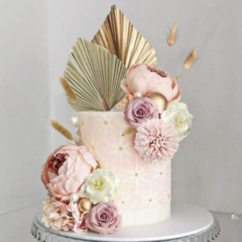 Sweet Blooms: The Ideal Pairing of Cake and Flowers